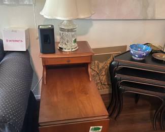 Classic mid century end table (only 1)