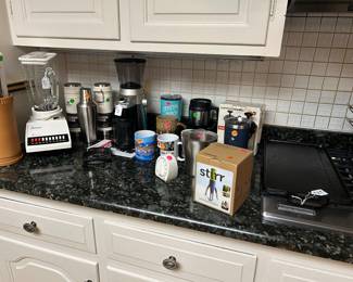 Blender, coffee press, 