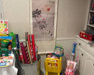Wrapping paper, toys