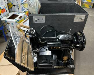001 featherweight Singer Model 221 