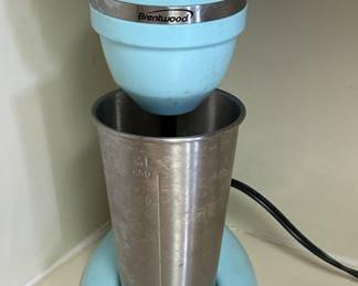 Retro-Style Brentwood Aqua Shake Maker
