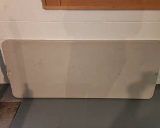 Folding tables