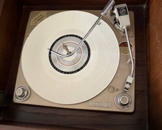 ZENITH TURNTABLE