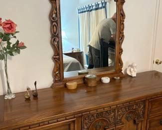 DRESSER W MIRROR