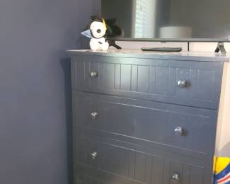 Chest of drawers