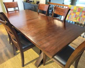 Dining table & 6 chairs