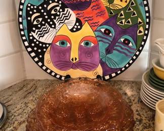 Big Laurel Burch Cat Platter, Set of Laura Glass Works Italy Peach Daisy 4 Plates & 4 Bowls