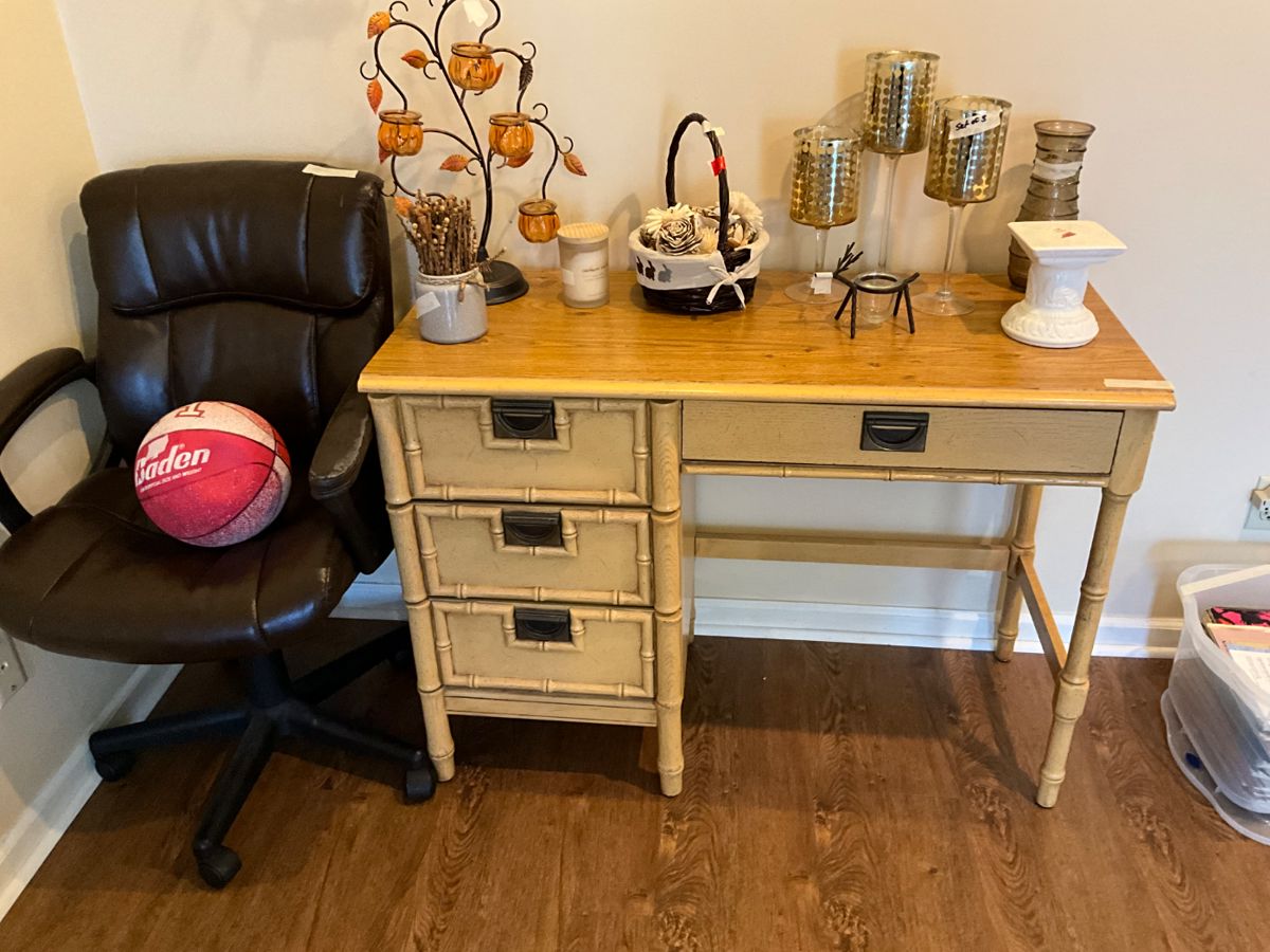 Desk, chair, Arkansas basketball, miscellaneous decor items