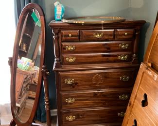 Bedroom - chest 