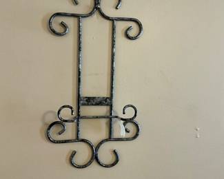 Wire decor plate holder