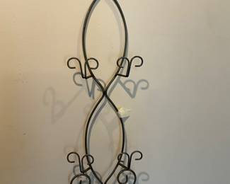 Wire decor plate holder