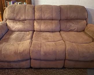 Reclining Sofa with Center Drop Down