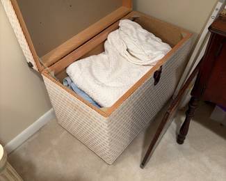 Wicker chest 