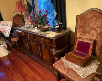 Nice sideboard. 