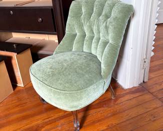  Fine tufted upholstered Ladies club chair   