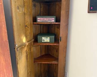 A very nice size corner pine cupboard. 
