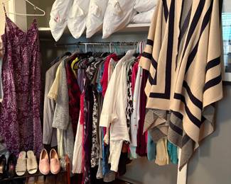 Great Women's clothes  sizes Lg-3X.