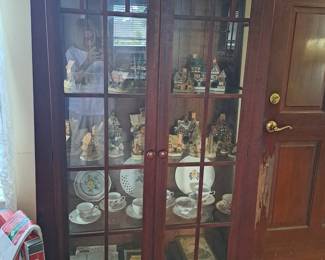 LIGHTED DISPLAY CABINET