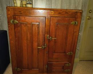 Super oak ice box - very nice condition 
