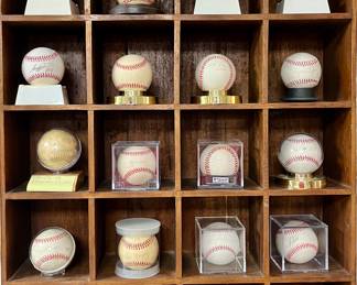 Autographed baseballs Lot 4