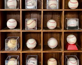 Autographed baseballs Lot 1