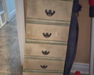 Slender cabinet 