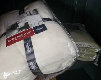 Lots of blankets, linen and more 