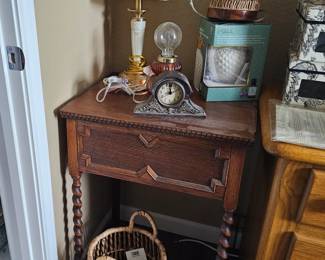 Vintage sidetable 