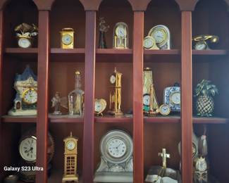 Miniature and normal size clocks