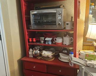 Vibrant kitchen shelf