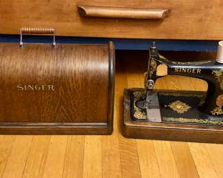 1910 Singer 16K hand crank sewing machine with bentwood case (made in Clydebank, Scotland)
