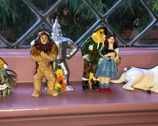 More Disney figurines + Wizard of Oz salt & pepper shaker, unicorns 