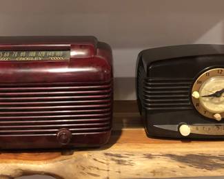 Vintage radios by Crosley & Philharmonic (Model 51CU4)