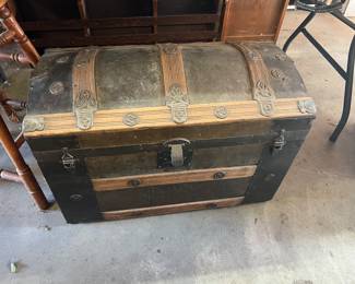 Hump back trunk