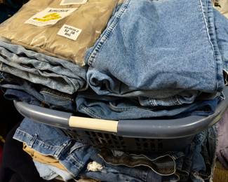 Men’s big and tall clothing, both casual and outdoor. Men’s denim size 52 waist 28 length. Shirts, sweatshirts, jackets and coats 4XL to 52L
Plus!! Tons of Harley Davidson Shirts!!!