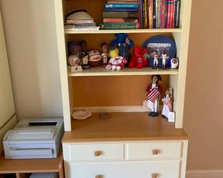 Chest with hutch