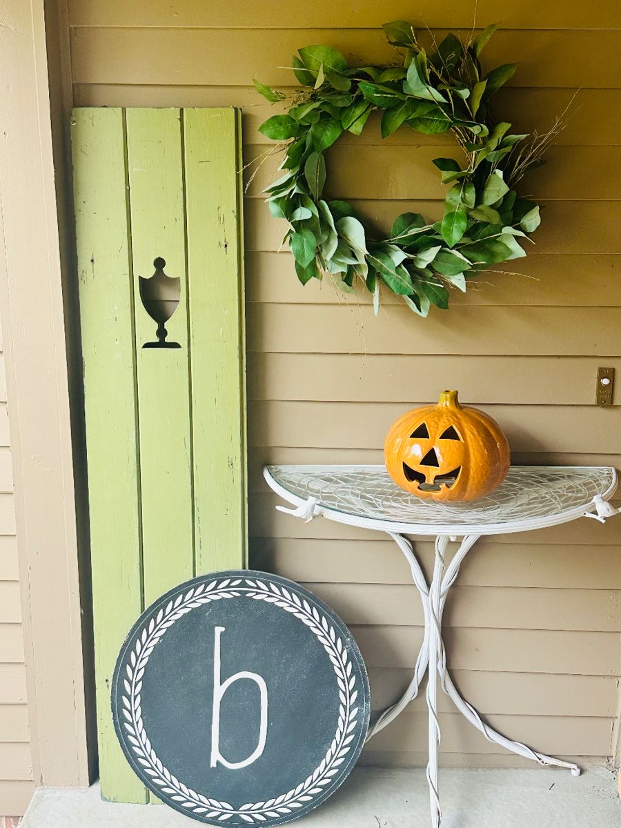 Welcome to our Incredible Home Full of Charming Treasures, Vintage Collectibles and so Much More!