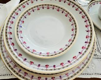 Detailed View of the Lovely Heinrich & Co Fine Bone China Service Set.