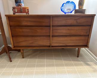 Fantastic Mid Century Modern Harmony House 6-Drawer Dresser, Stunning!!