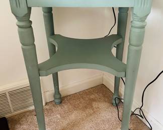 Details of the Vintage Farmhouse Style Side Table