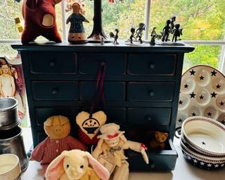 Charming Lady Slipper Designs Plush Pig, L&L WMC 9876 Boudoir Lamp, a Collection of Pewter People Miniature Figurines, Bunnies by the Bay "Sparkle", Vtg. Springfield Pottery Works Folk Art Cat Figurine (1989), & More BOLESLAWIEC Polish Ceramics