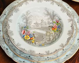 Beautiful Aynsley, "Queen's Garden" Small Service includes 10 Pieces Overall.