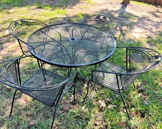 GREAT condition smaller patio table with 4 chairs set