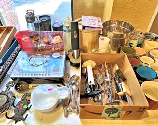 Assorted kitchenware
