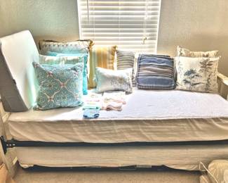 Trundle bed