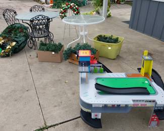 Kidsmart matchbox car table