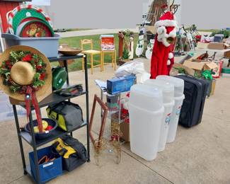 DeWalt router, Ryobi biscuit jointer, wrapping paper totes