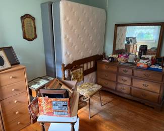 Queen bedroom set, frames, chairs, lamps
