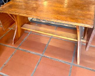  Coffee Table size w/drop ends /unique
Fit in country / primitive style 