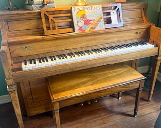 Yamaha Piano nice looking
Some sheet music